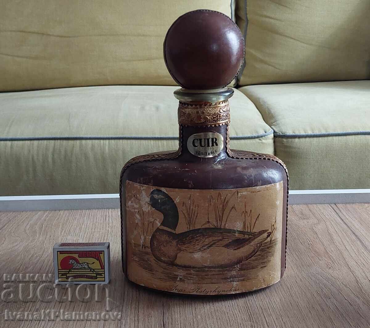 Vintage leather-clad bottle for connoisseurs - 6