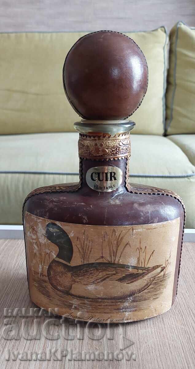 Vintage leather-clad bottle for connoisseurs