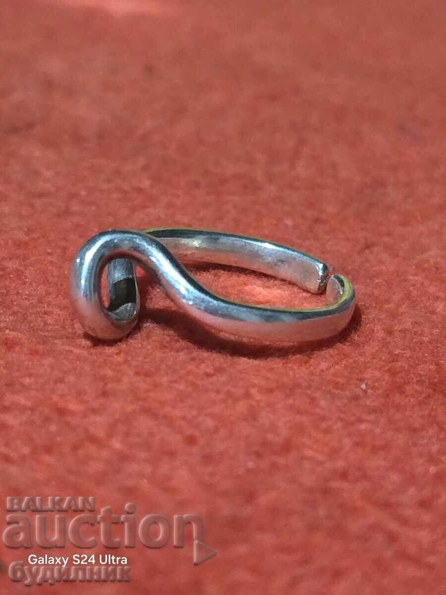 Inel argint extensibil. 18mm. Preț 22,99lv. Vezi detalii cu preț 22.99 BGN | € 11.75 Inel argint extensibil. 18mm. Preț 22,99lv. Vezi detalii cu preț 22.99 BGN | € 11.75