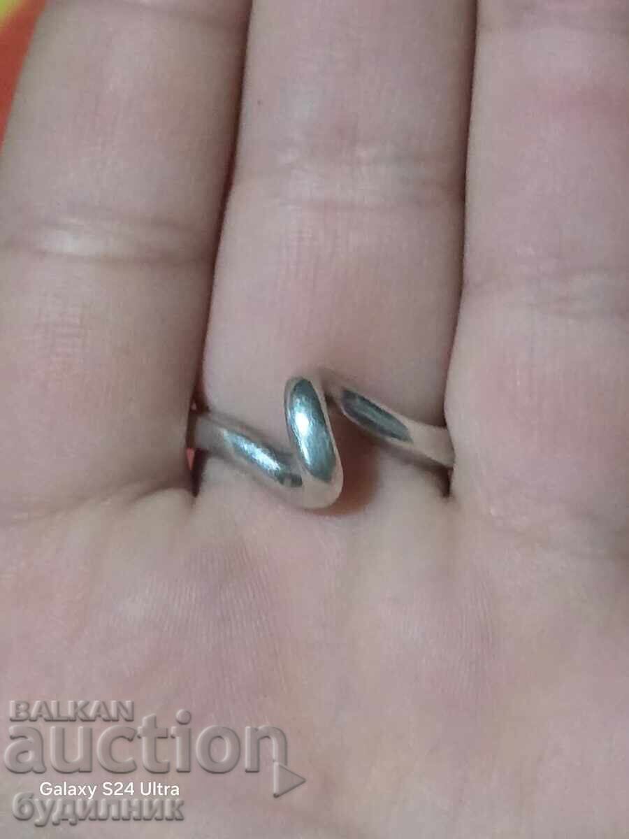 Licitație Inel argint extensibil. 18mm. Preț 22,99lv. Vezi detalii Licitație Inel argint extensibil. 18mm. Preț 22,99lv. Vezi detalii