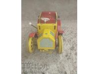 O jucărie veche de tablă