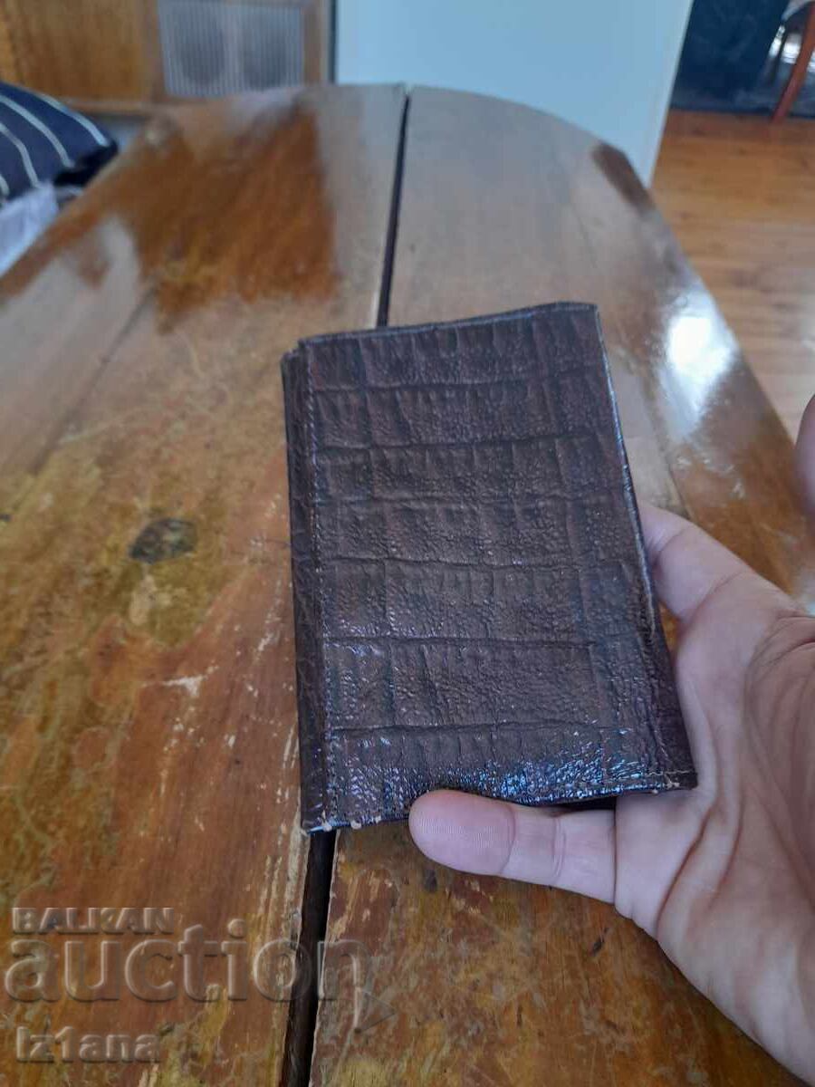 Παλιό δερμάτινο πορτοφόλι με τιμή 16.00 BGN | € 8.18 Παλιό δερμάτινο πορτοφόλι με τιμή 16.00 BGN | € 8.18