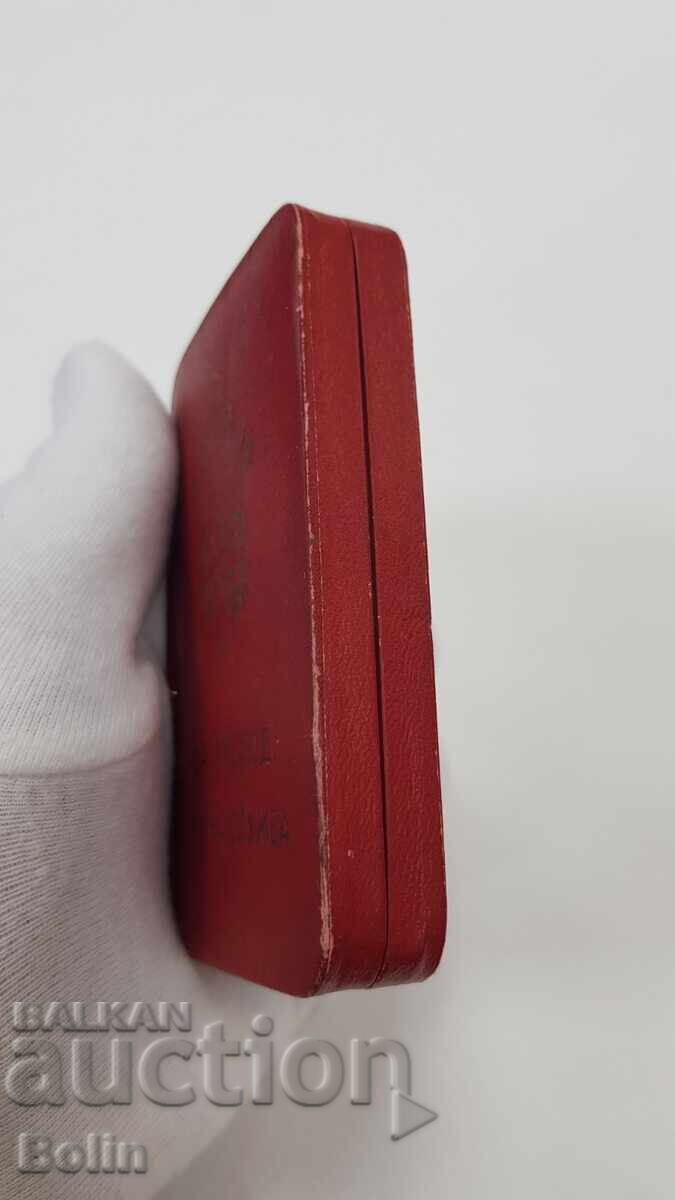 Cutie rară pentru ordinul regal 20 ani. Serviciu Excelent Ferdinand cu preț 150.00 BGN | € 76.69 Cutie rară pentru ordinul regal 20 ani. Serviciu Excelent Ferdinand cu preț 150.00 BGN | € 76.69