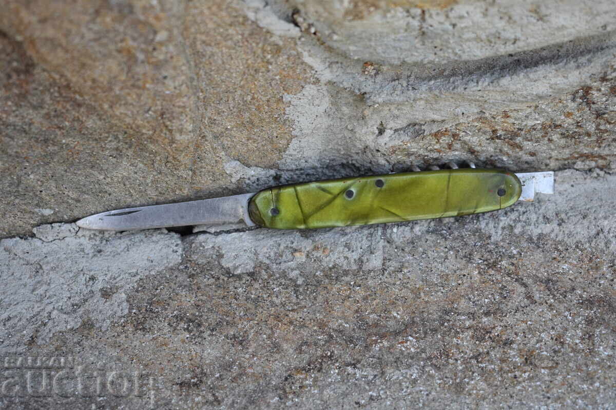 Delivery of A pocket knife Delivery of A pocket knife