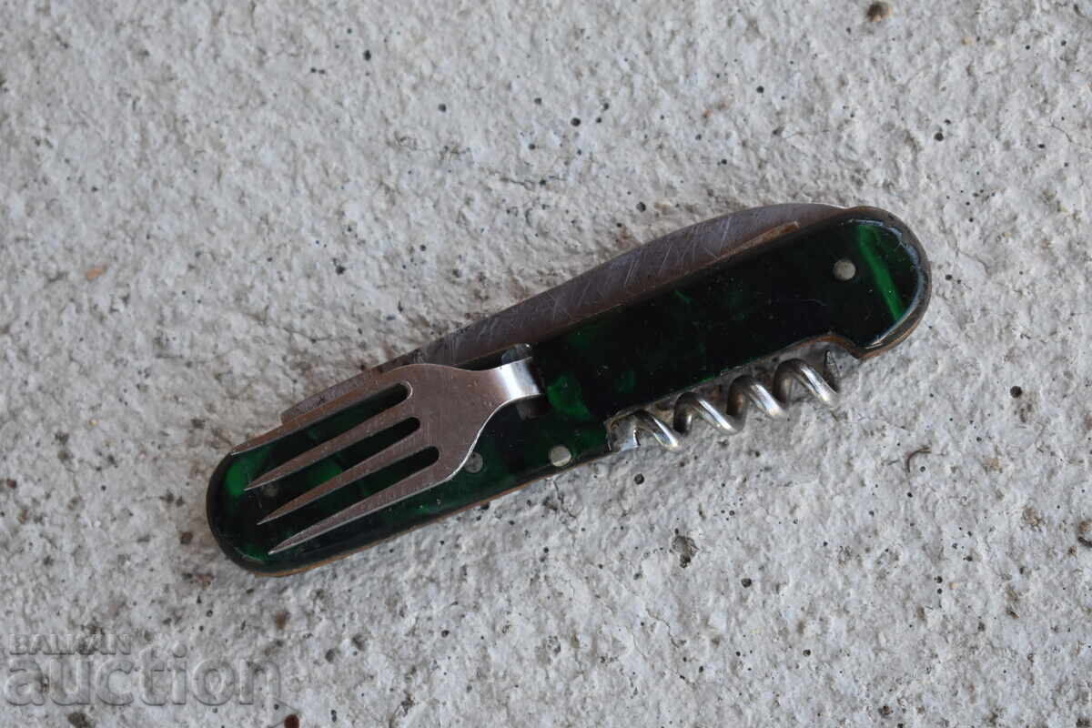 Ένα παλιό μαχαίρι τσέπης με τιμή 25.00 BGN | € 12.78