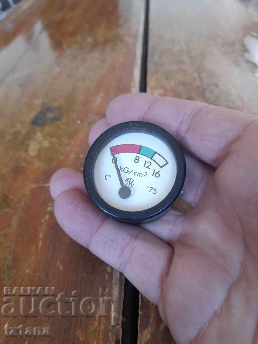 Manometru vechi, barometru cu preț 16.00 BGN | € 8.18 Manometru vechi, barometru cu preț 16.00 BGN | € 8.18