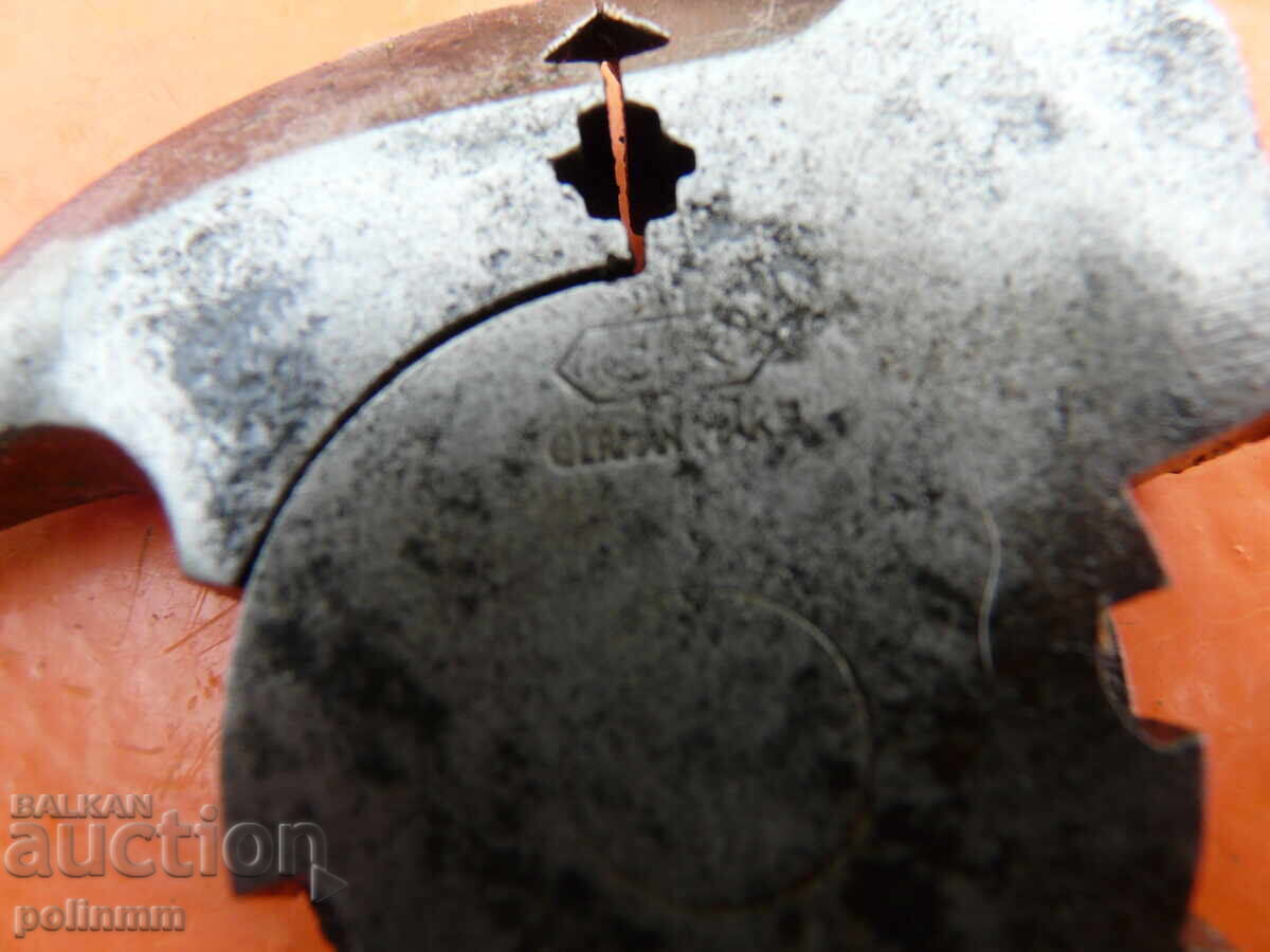 Vechi clești masivi germani - 17 cu preț 50.00 BGN | € 25.56 Vechi clești masivi germani - 17 cu preț 50.00 BGN | € 25.56