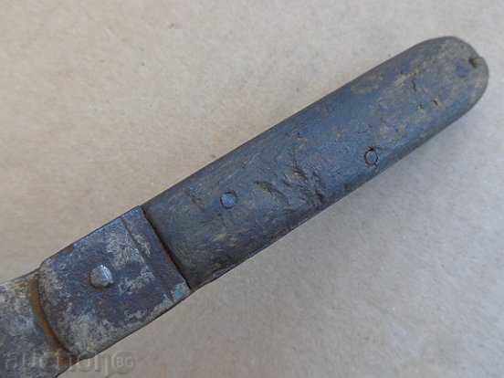 Παράδοση Παλιό πτυσσόμενο μαχαίρι, μαχαίρι