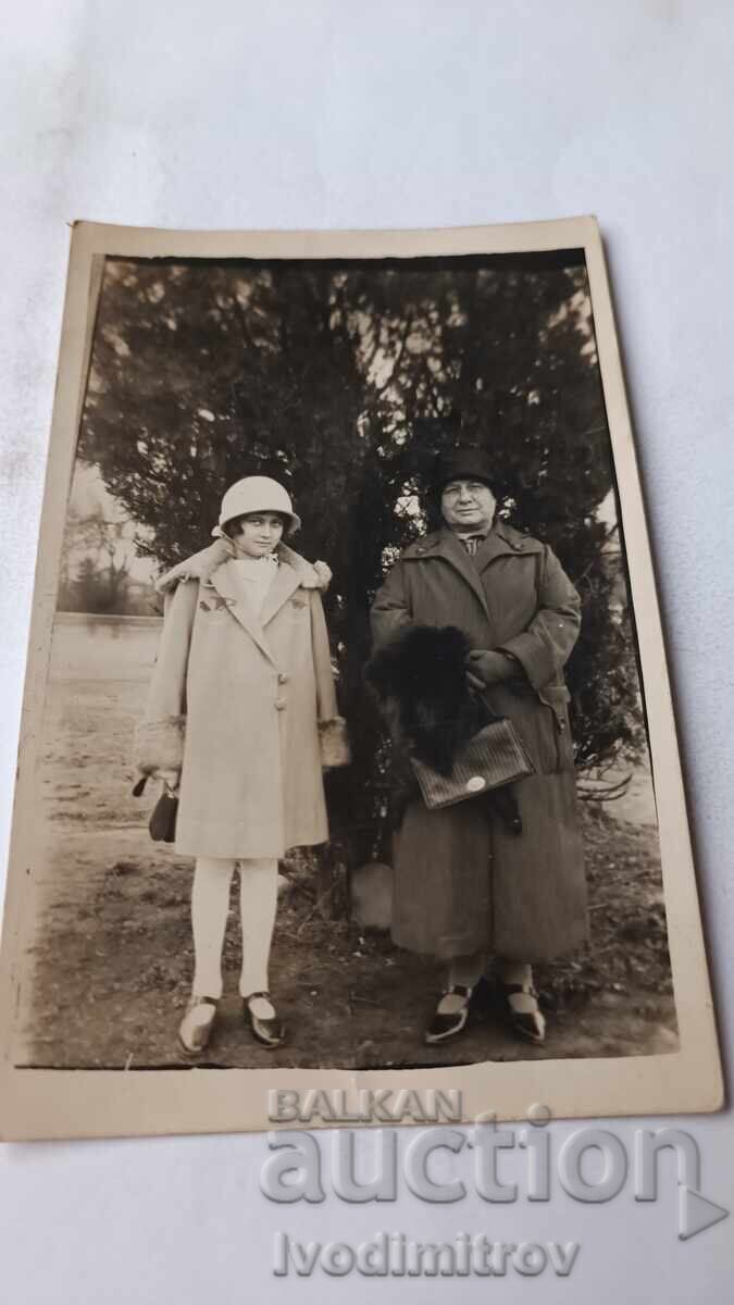 Snimka na Sŭprugata na Gen. Stefanŭ Belovŭ s dŭshterya si Snimka na Sŭprugata na Gen. Stefanŭ Belovŭ s dŭshterya si