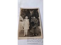 Fotografie: Soția Generalului Stefan Belov cu fiica sa