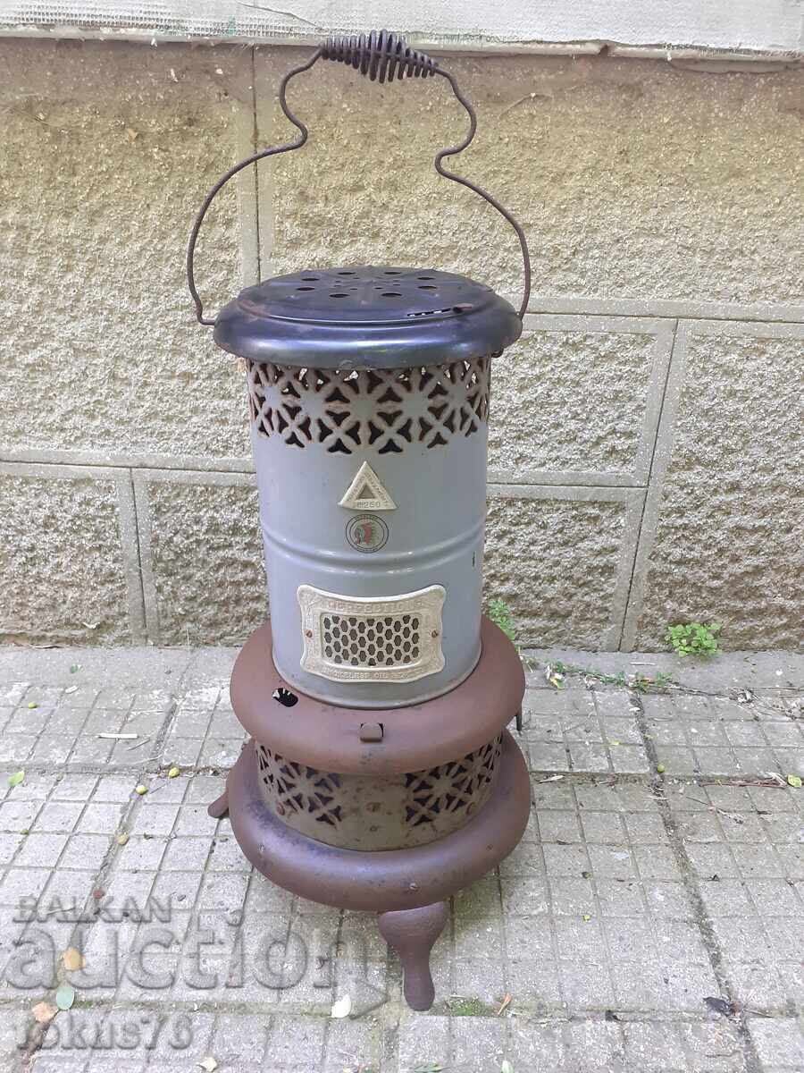 Veche sobă americană, pe petrol, cu gaz cu preț 250.00 BGN | € 127.82 Veche sobă americană, pe petrol, cu gaz cu preț 250.00 BGN | € 127.82