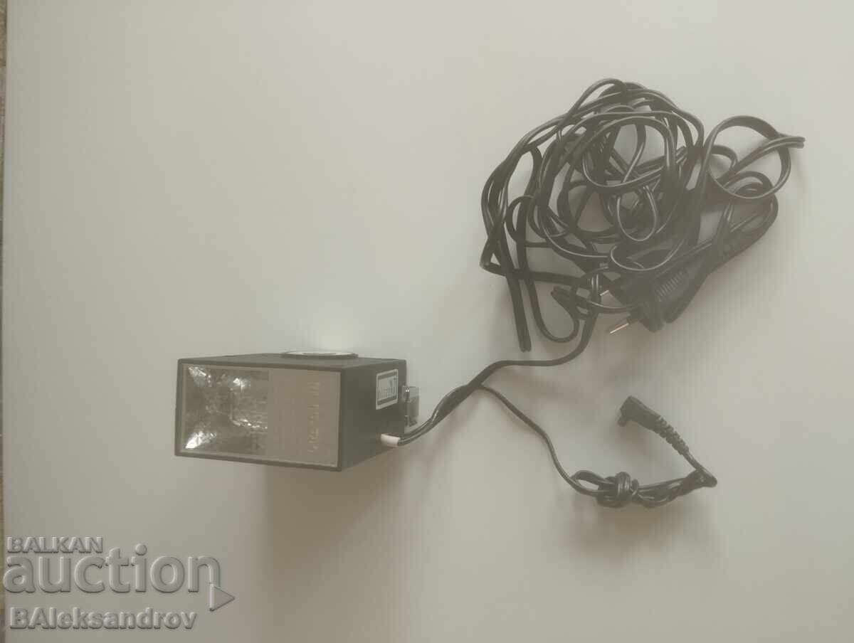 Old camera flash with price 10.00 BGN | € 5.11