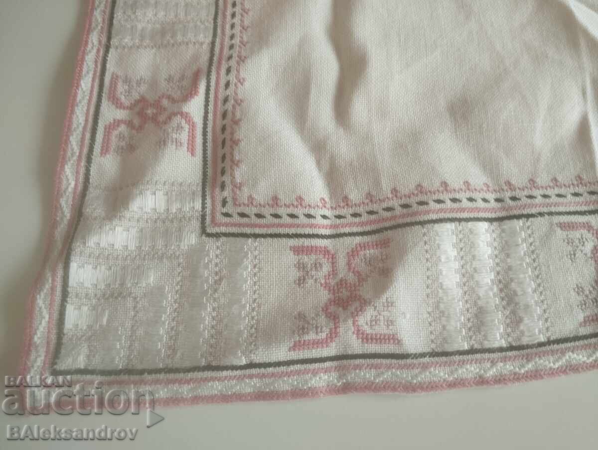 Broderie pătrată cu preț 6.00 BGN | € 3.07 Broderie pătrată cu preț 6.00 BGN | € 3.07