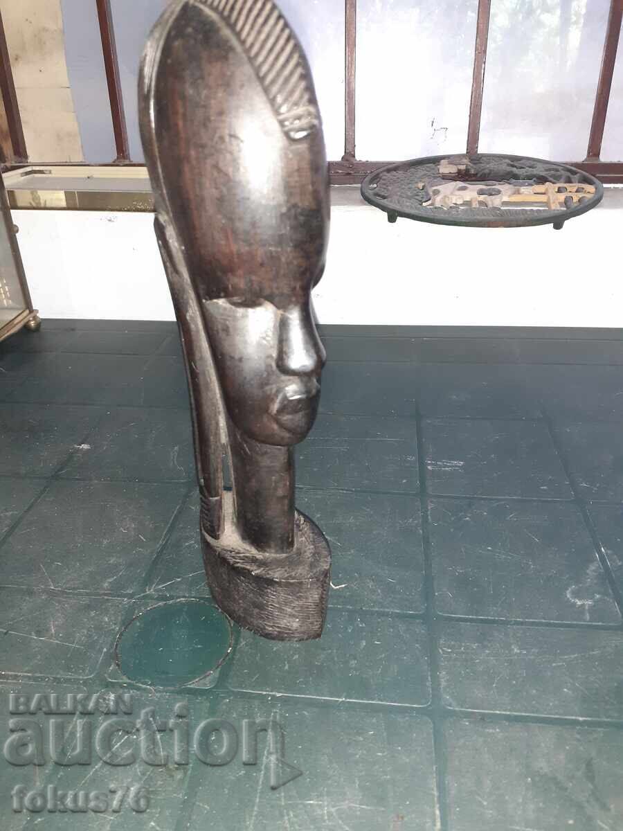 Statuetă sculptată în abanos, figură din lemn, Africa cu preț 90.00 BGN | € 46.02