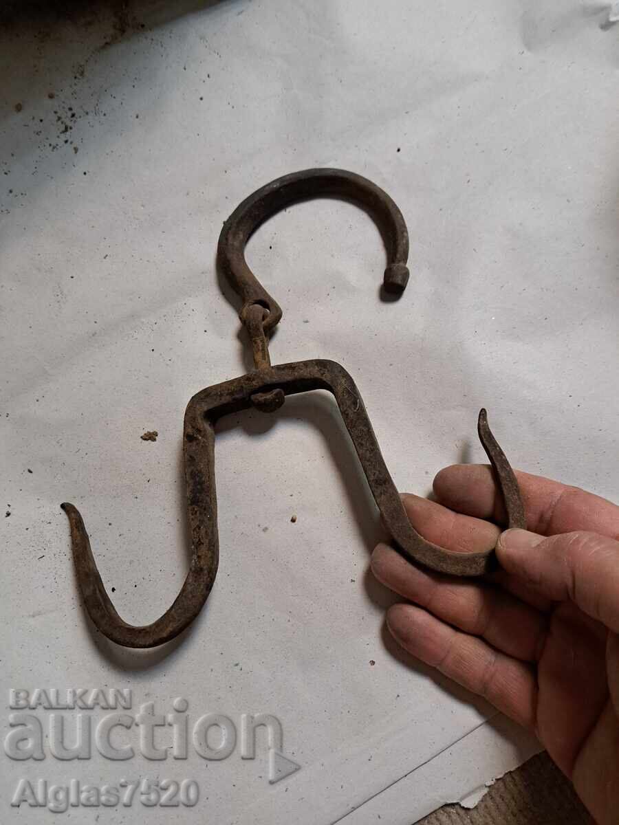 Σκληρός, ισχυρός, σφυρηλατημένος γάντζος, άγκιστρο με τιμή 30.00 BGN | € 15.34