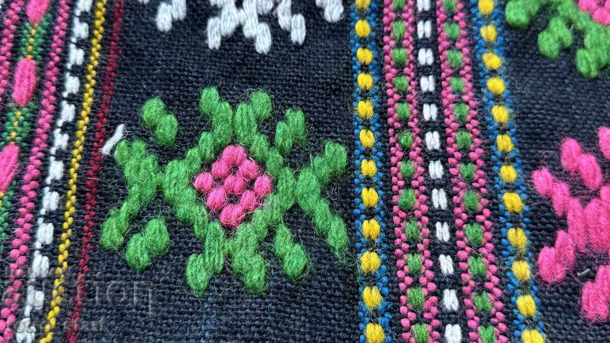 Husă autentică de pernă din lână din regiunea Iambol cu preț 35.00 BGN | € 17.90