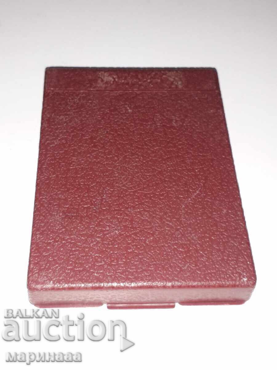 Livrarea PLACHETĂ. ÎN CUTIE. ANGLIA