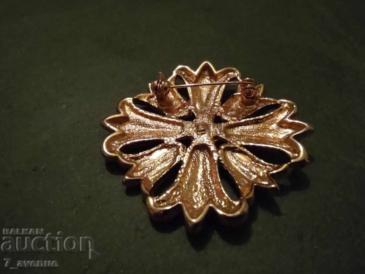 Livrarea Broșă - elegantă, stilată, anii '70 8.05.25