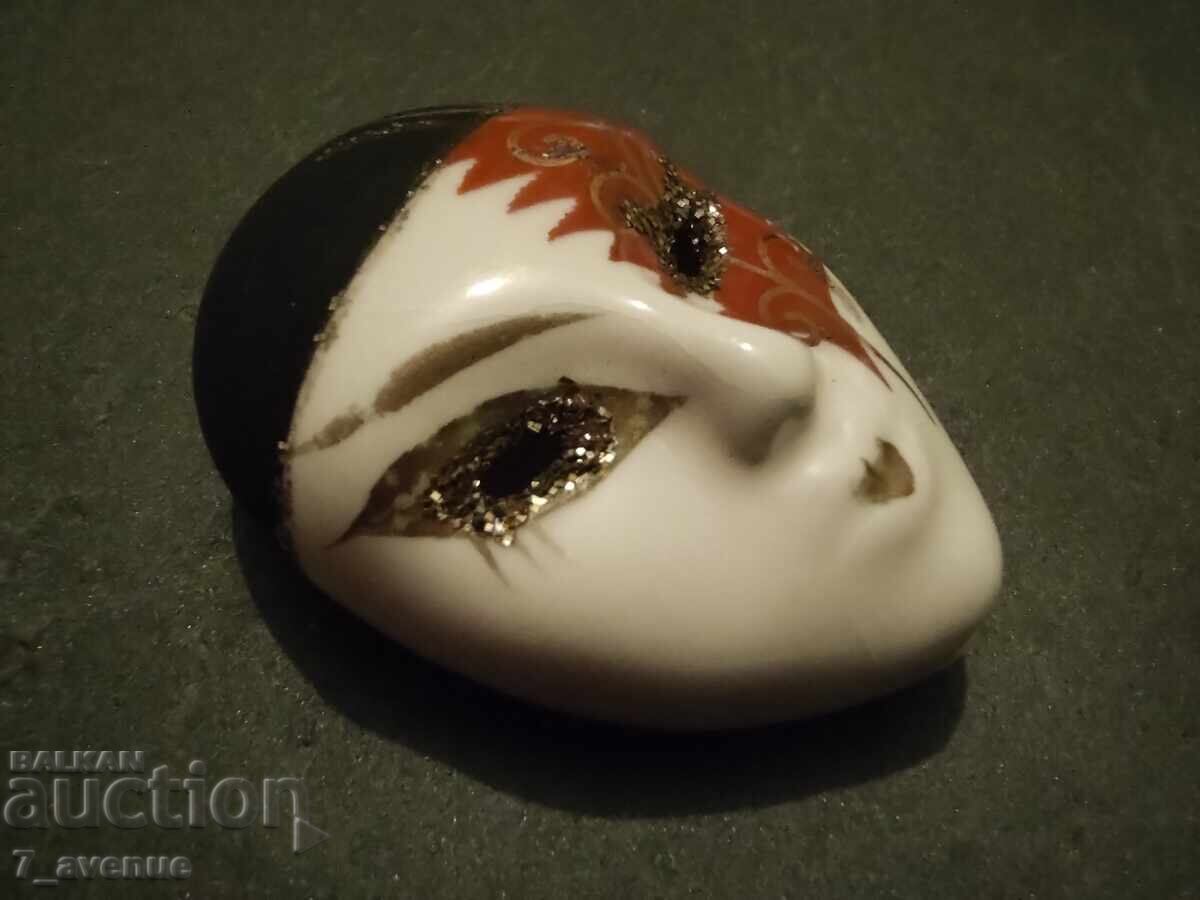 Brooch - elegant, stylish, 70s 8.05.25 with price 49.00 BGN | € 25.05 Brooch - elegant, stylish, 70s 8.05.25 with price 49.00 BGN | € 25.05