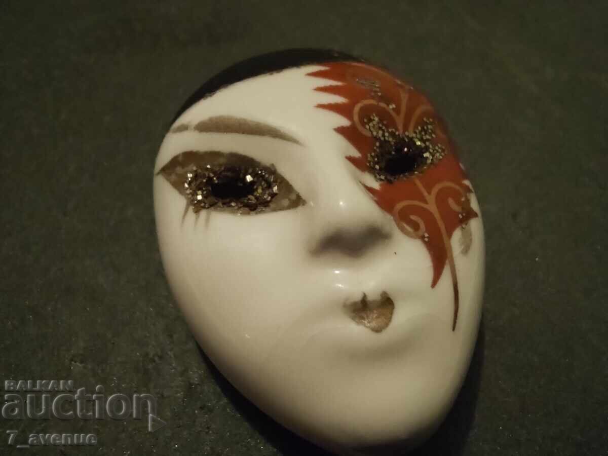 Delivery of Brooch - elegant, stylish, 70s 8.05.25 Delivery of Brooch - elegant, stylish, 70s 8.05.25