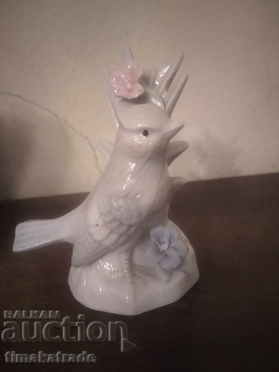 Frumoasă statuetă de porțelan - pasăre