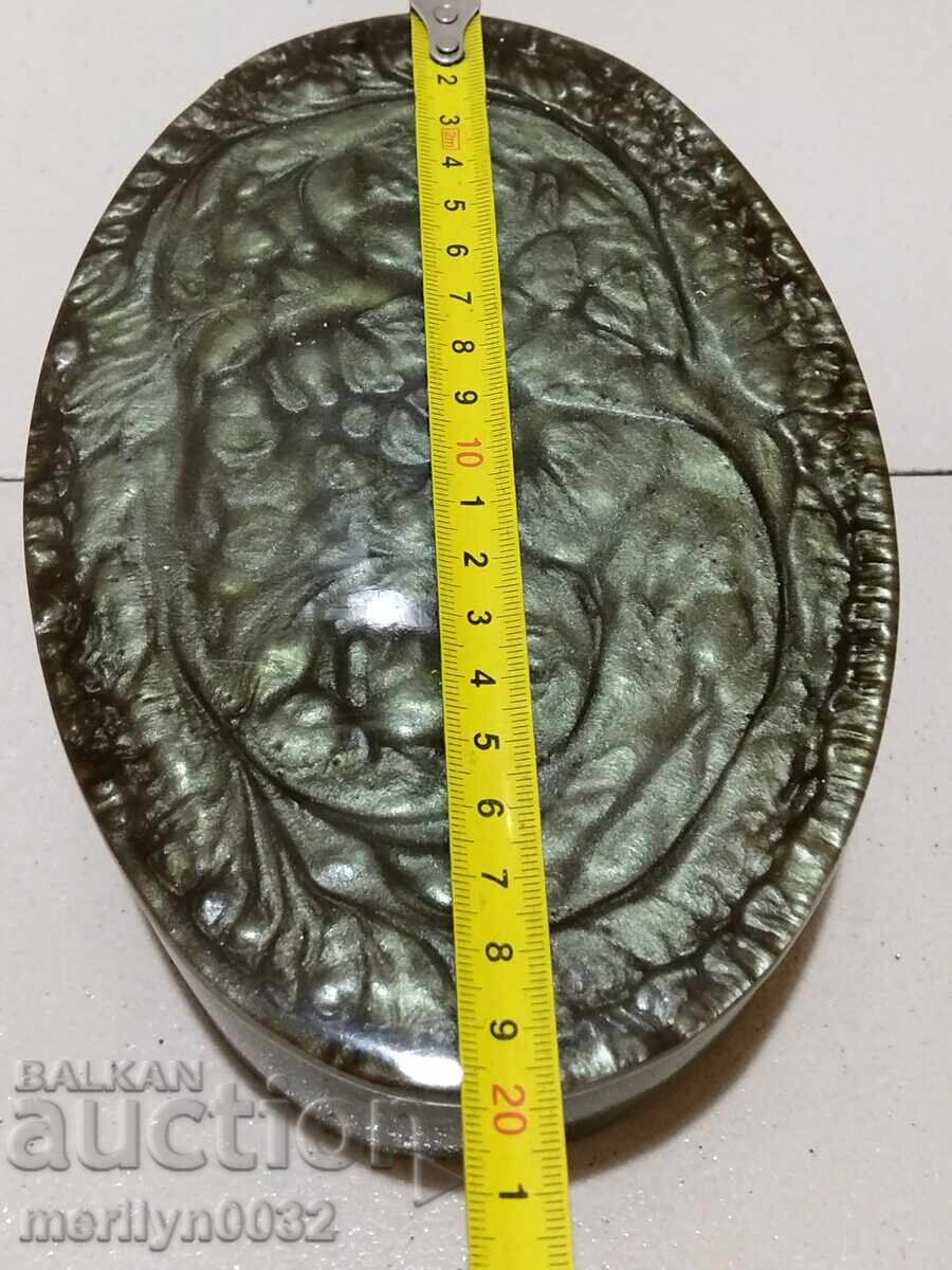 Cutie de bijuterii din chihlimbar artificial Catalin NRB cu preț 65.00 BGN | € 33.23