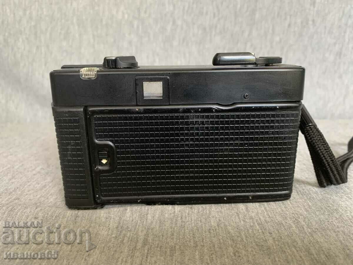 Auction  Konica C35 EFP camera