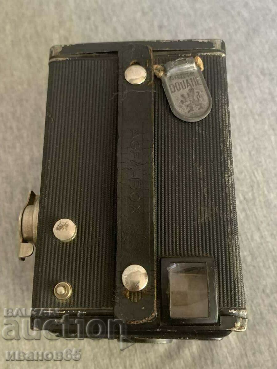 Delivery of Agfa Synchro Box camera Delivery of Agfa Synchro Box camera