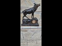 Sculptură veche, figură de cerb. Ceas. Cernelniță