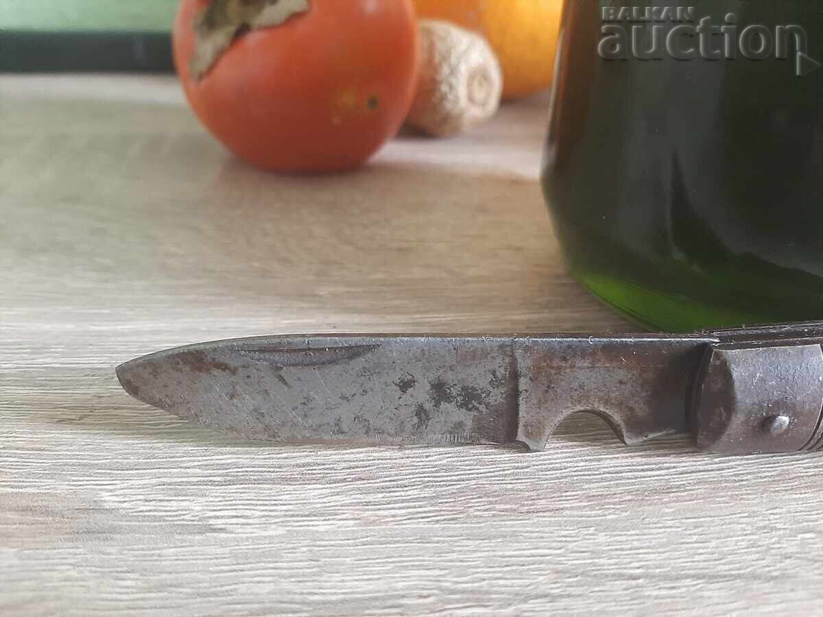 Παλιό τσεπάκι μαχαιράκι, σουγιάς, μαχαίρι με τιμή 15.00 BGN | € 7.67 Παλιό τσεπάκι μαχαιράκι, σουγιάς, μαχαίρι με τιμή 15.00 BGN | € 7.67