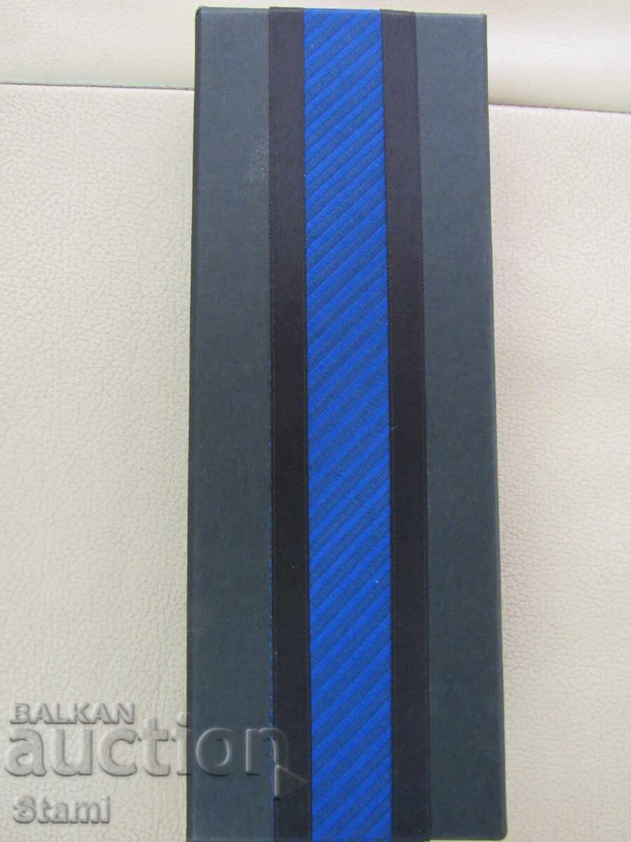 Delivery of Men's set of 4 elements - tie, cufflinks, tie pin, new