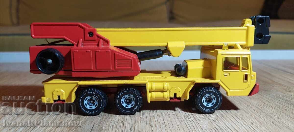 Cărucior metalic SIKU Germania pentru colecționari cu preț € 15.00 | 29.34 BGN