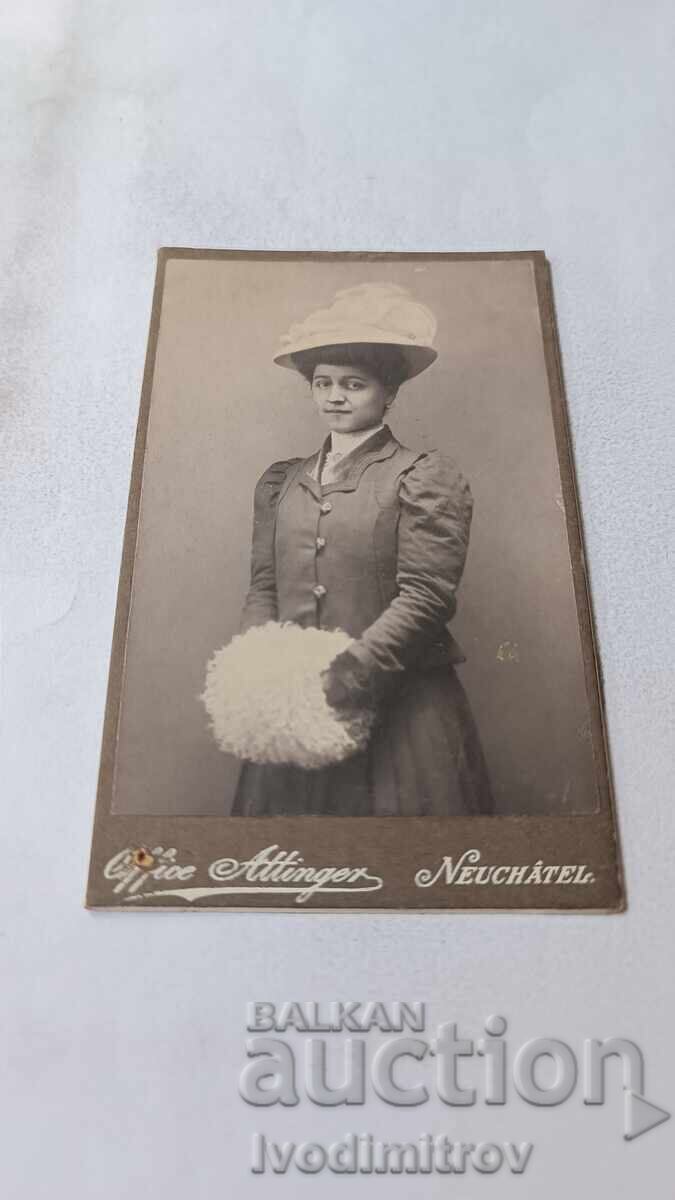 Снимка Млада жена Картон