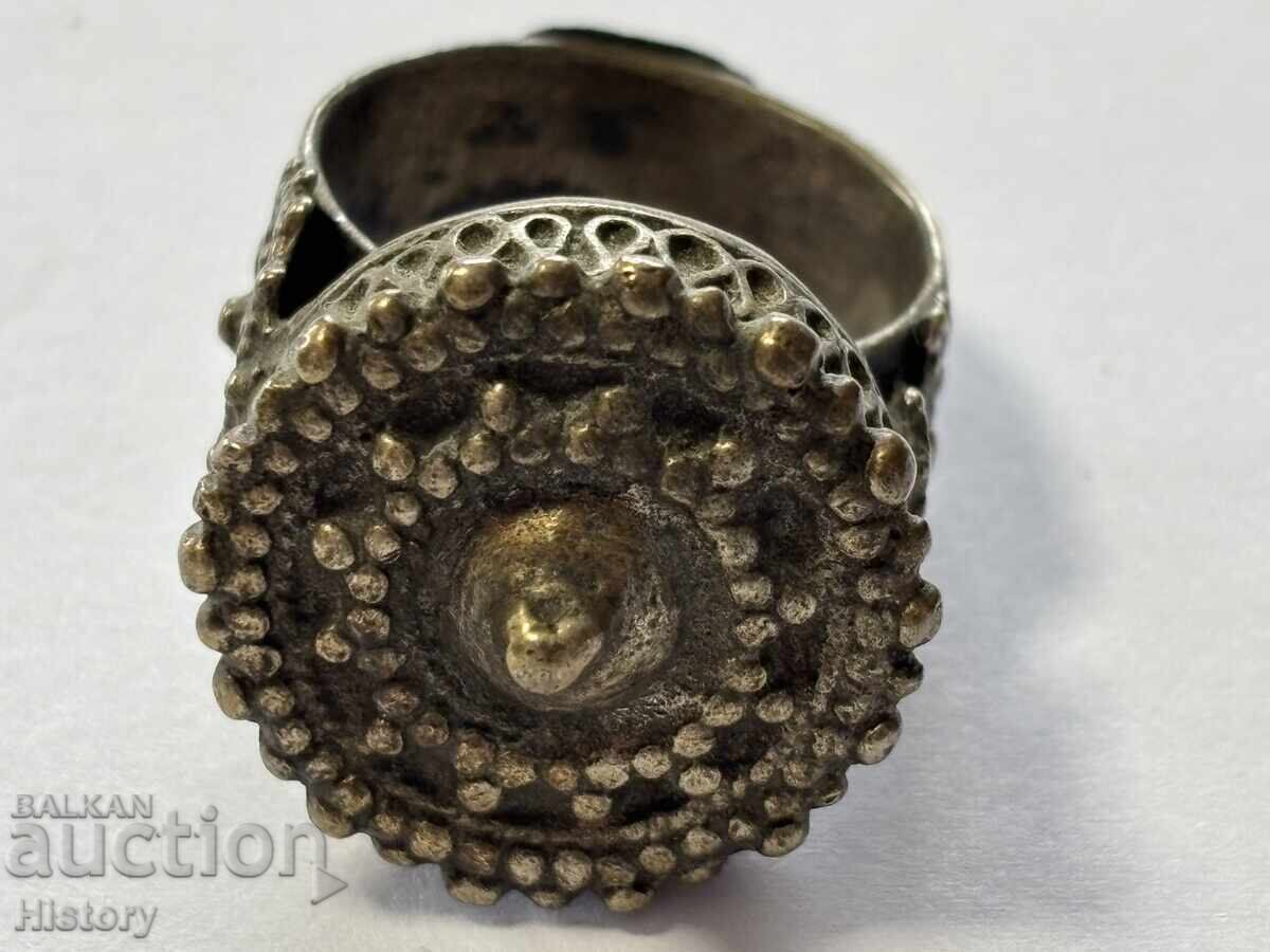 Δαχτυλίδι της Αναγέννησης με τιμή 99.99 BGN | € 51.12 Δαχτυλίδι της Αναγέννησης με τιμή 99.99 BGN | € 51.12