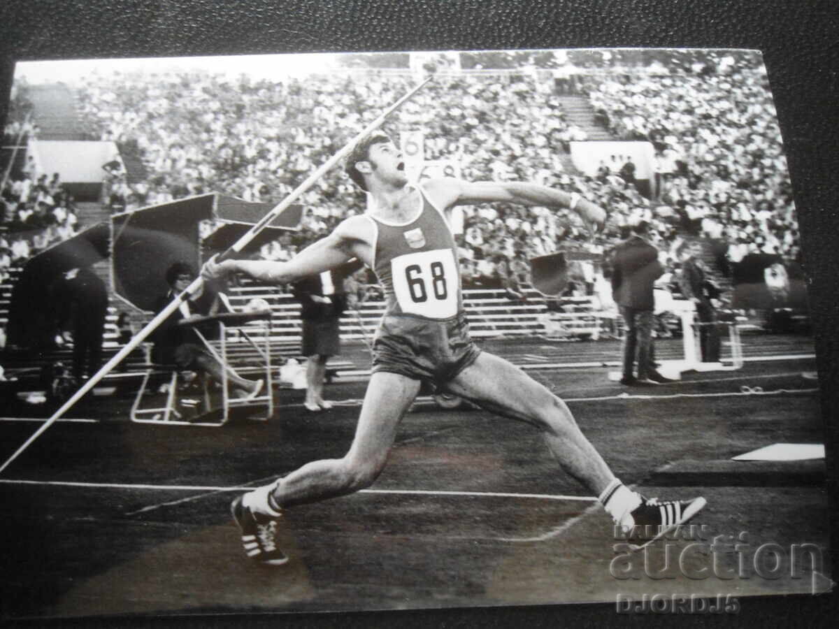 Μίλτσο Μιlenσκι - ρίψη ακοντίου