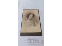 Φωτογραφία Νεαρό κορίτσι από χαρτόνι