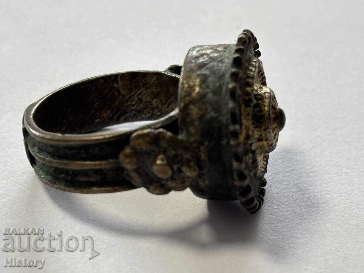 Auction  Renaissance ring