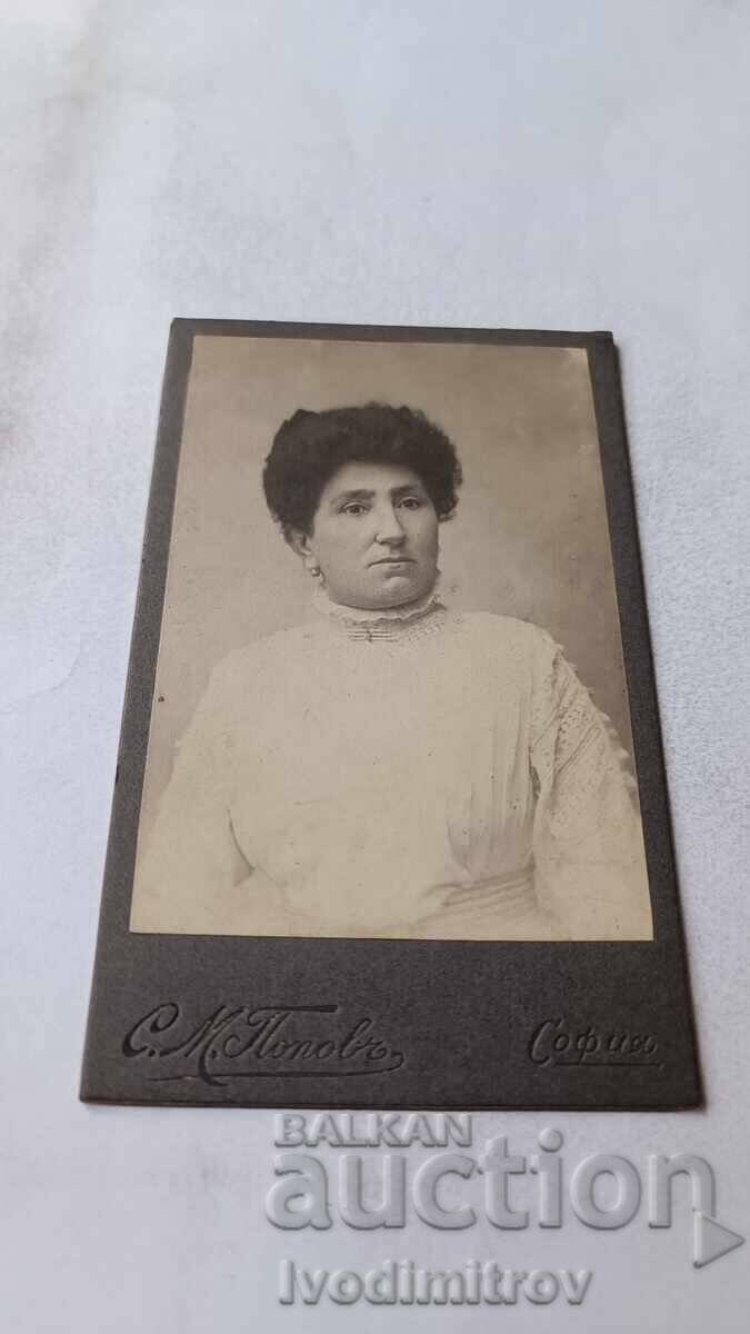 Foto Femeie din carton