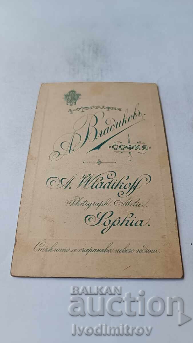 Снимка Две млади момичета Картон с цена 7.65 лв. | € 3.91