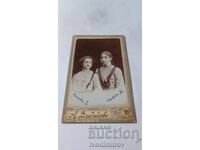 Снимка Две млади момичета Картон