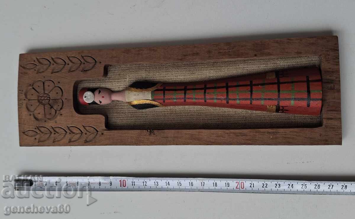 Доставка на Дървено пано ,,Мома с носия"1972г