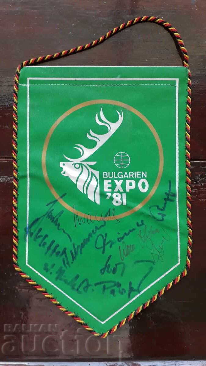 Flag from the socialist era with autograph - Expo 1981 Flag from the socialist era with autograph - Expo 1981