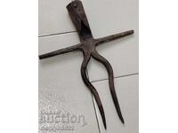 Vechi forjat cu două grinzi, furcă, fier forjat