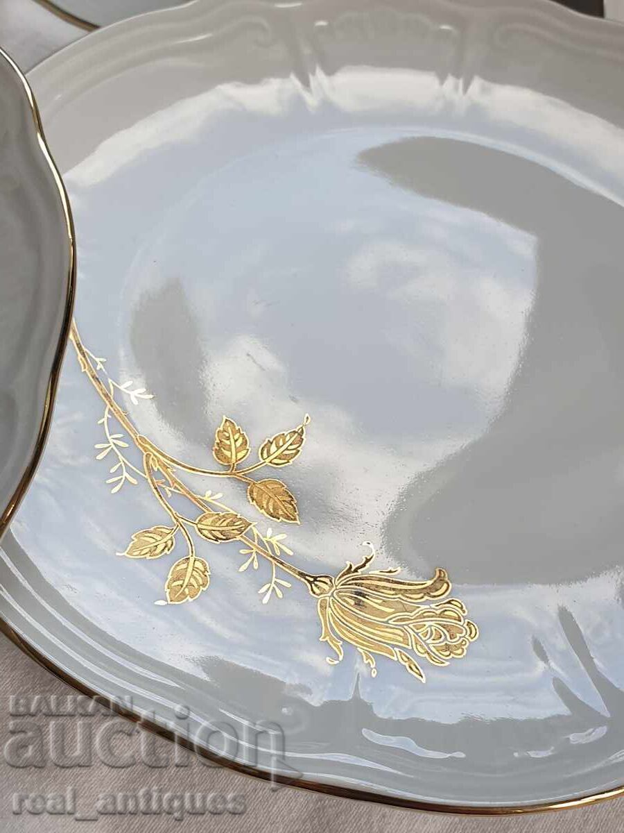 Σετ από πορσελάνινα πιάτα με τιμή 47.00 BGN | € 24.03