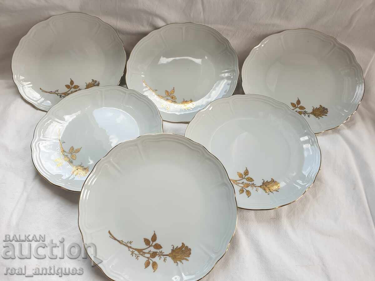 Σετ από πορσελάνινα πιάτα