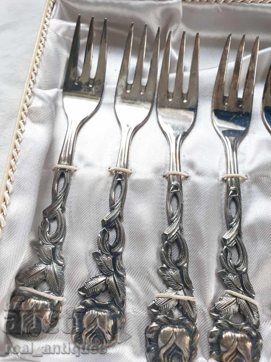 Σετ επιχρυσωμένων ασημένιων επιδορπίων με τιμή 68.00 BGN | € 34.77 Σετ επιχρυσωμένων ασημένιων επιδορπίων με τιμή 68.00 BGN | € 34.77