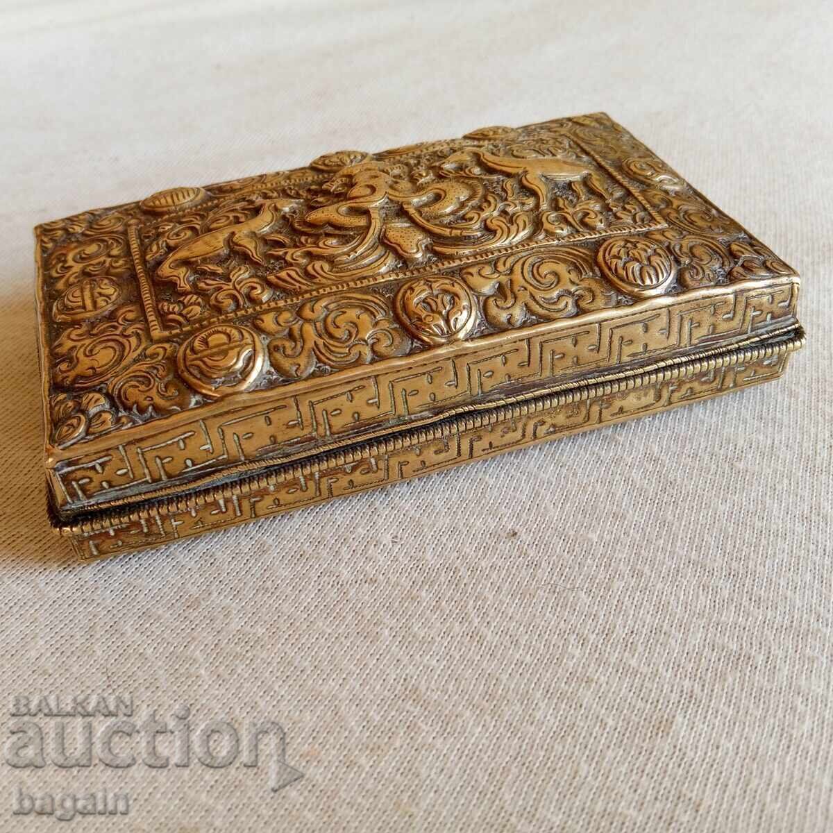 Licitație Cutie tibetană veche. Svastică Licitație Cutie tibetană veche. Svastică