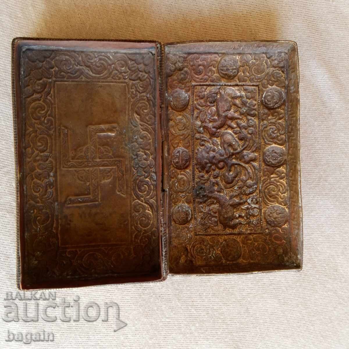 Livrarea Cutie tibetană veche. Svastică Livrarea Cutie tibetană veche. Svastică