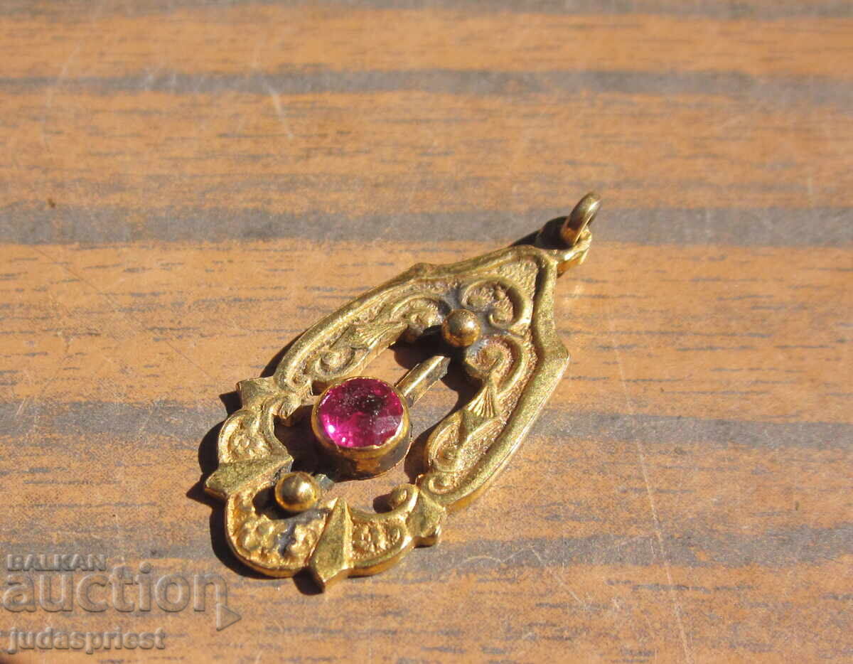 Παράδοση Αρχαίο επίχρυσο μενταγιόν για κολιέ κόσμημα Παράδοση Αρχαίο επίχρυσο μενταγιόν για κολιέ κόσμημα