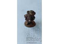 Figurina din metal cu ou de ciocolata muschetar